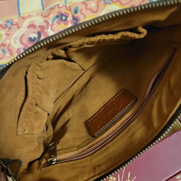 Patricia Nash Leather Floral Wristlet "Prairie" Pattern ~ NWT/NIB ~ Pretty! - Picture 13 of 16